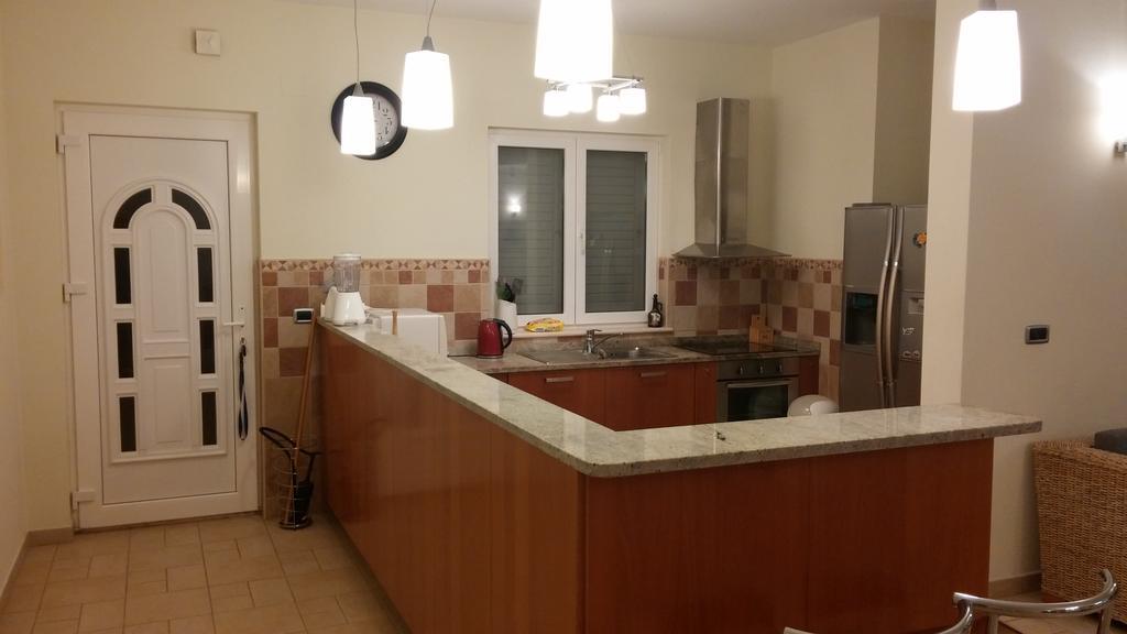 Apartments On Gorana Pavlova 24 Sutivan Bagian luar foto