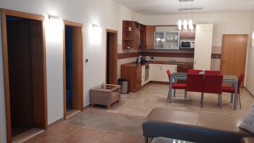 Apartments On Gorana Pavlova 24 Sutivan Bagian luar foto